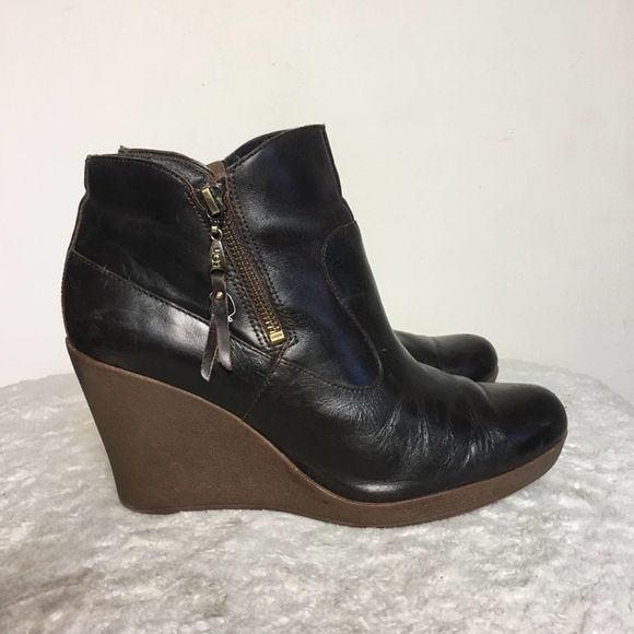 Black Friday STEAL! Ugg Meredith wedge waterproof leather bootie, size 8! - Picture 2 of 10